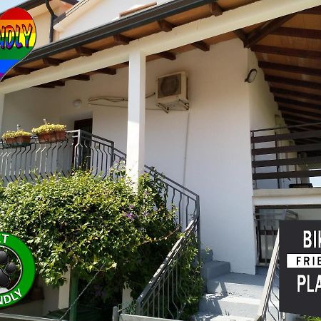 Happy Home Petrovija Exterior foto
